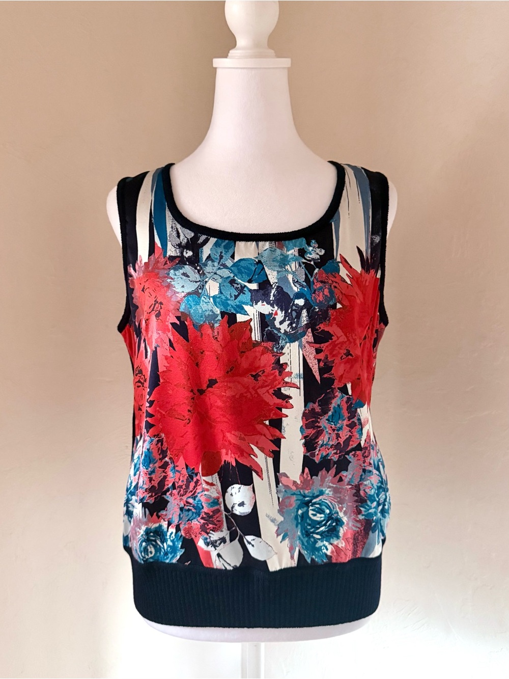 St. John Collection Navy Sleeveless Sweater Tank Shell Silk Red White Floral S